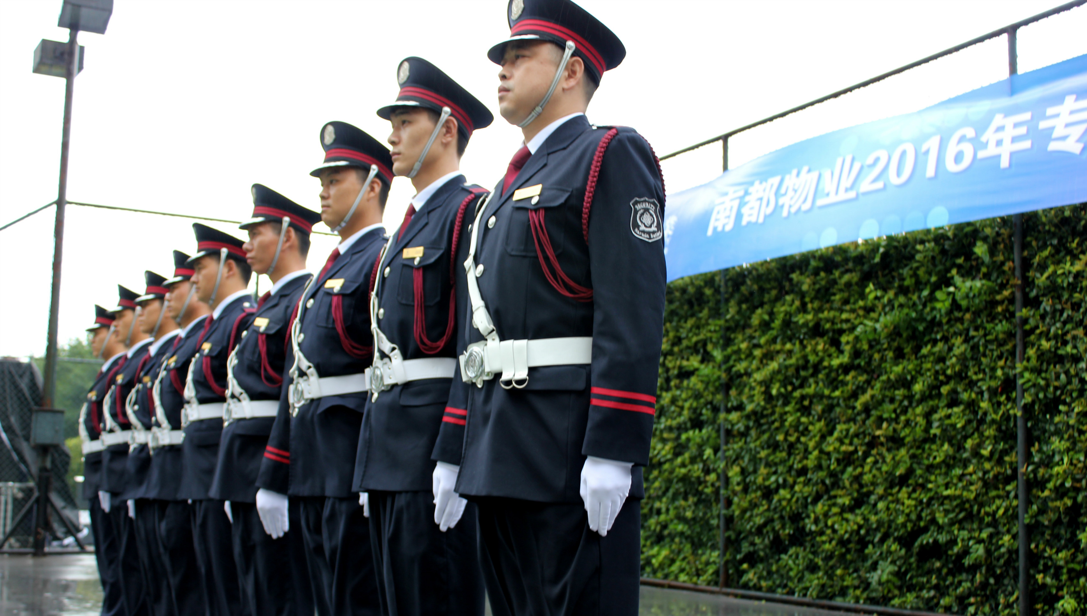 风雨中显身手，为国庆献礼